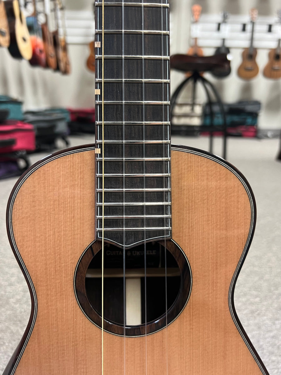 Oli L2-TCE Solid Cedar/Ebony Tenor Ukulele w/Case