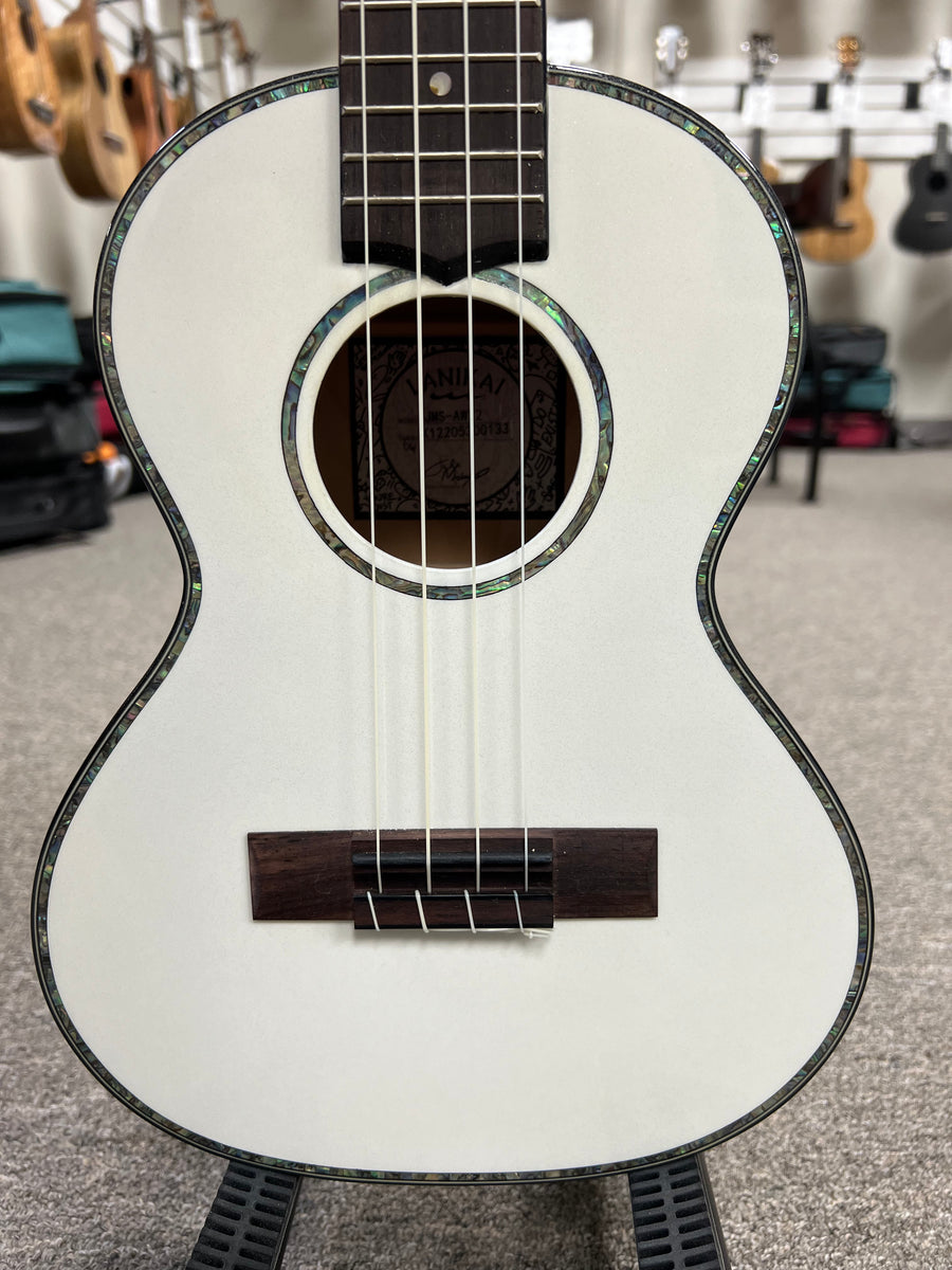 Lanikai JMS-AWT2 Julia Michaels Signature Tenor Ukulele w/Case Lanikai JMS-AWT2 Julia Michaels Signature Tenor Ukulele w/Case