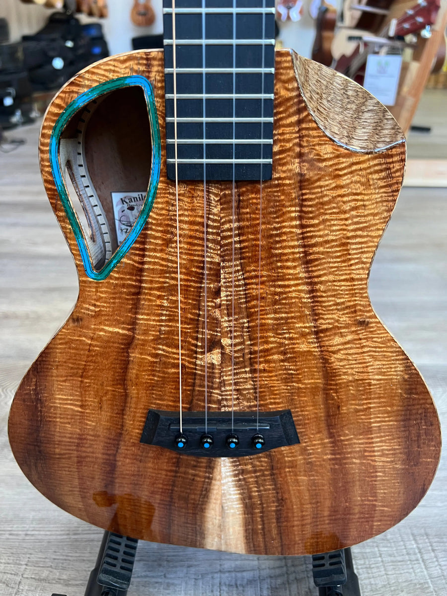 Kanile a 2022 Platinum Limited Edition Super Tenor Ukulele w Case