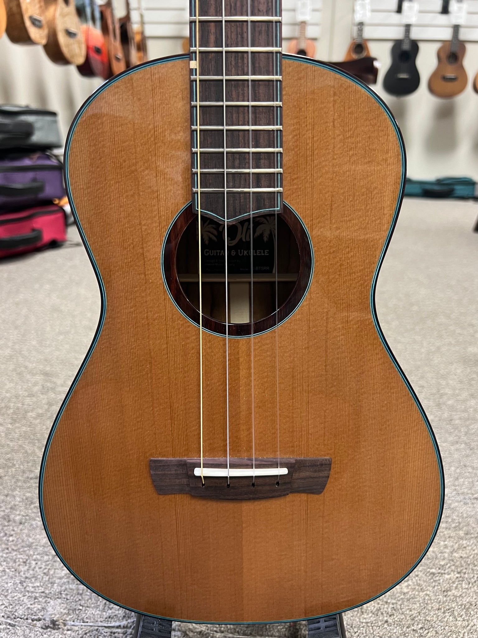 Oli X2-BTSRR Solid Torrefied Spruce/ Red Rosewood Baritone Ukulele w/Case