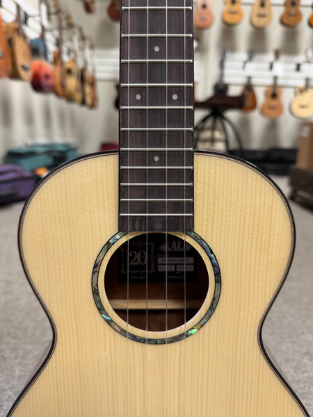 KALA KA-20th-SQS-T Solid Spruce/Quilted Sapele Tenor Ukulele w/Case - 20th Anniversary Limited Edition