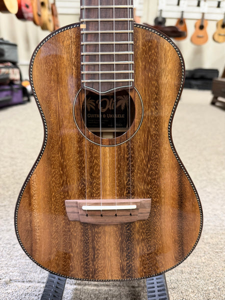 Oli X1-CA Solid Acacia Concert Ukulele w/Case