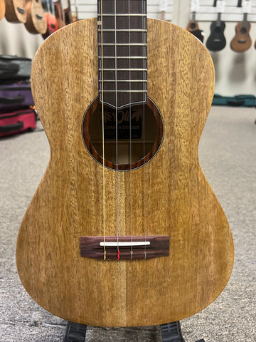 Oli L1-BMG Solid Mango Baritone Ukulele w/Case