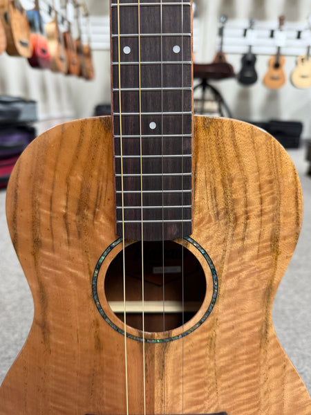 Makaio MSMBS-10E Steel String Spalted Mango Electric Baritone Ukulele w/Case