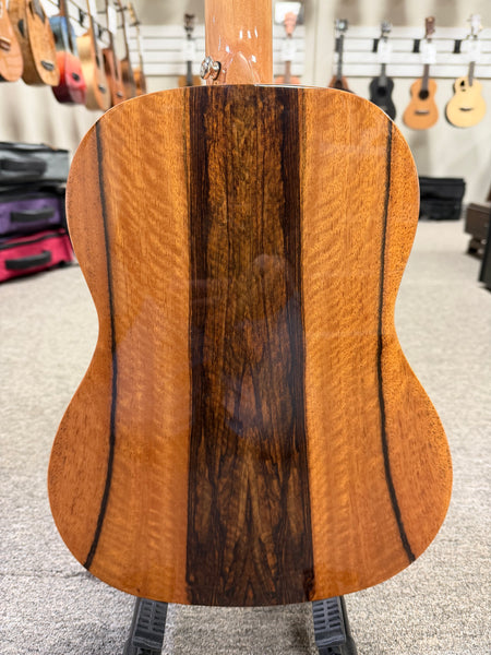 Makaio MSMBXS-10 Large Body Steel String Spalted Mango Baritone Ukulele w/Case