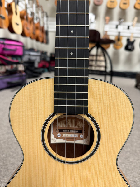 KALA KA-SSKTU-T Solid Spruce/Koa Travel Tenor Electric Ukulele w/Case - Thin Body Uke