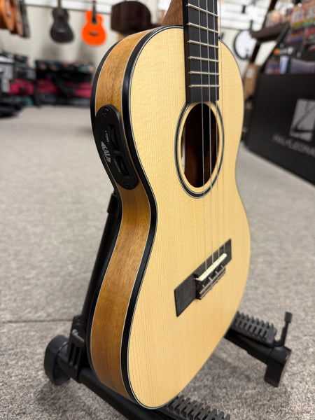KALA KA-SSKTU-T Solid Spruce/Koa Travel Tenor Electric Ukulele w/Case - Thin Body Uke