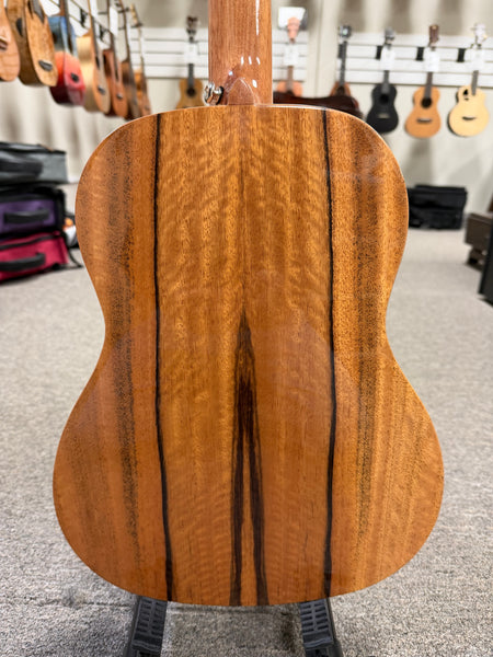 Makaio MSMBXS-10E Large Body Steel String Spalted Mango Electric Baritone Ukulele w/Case