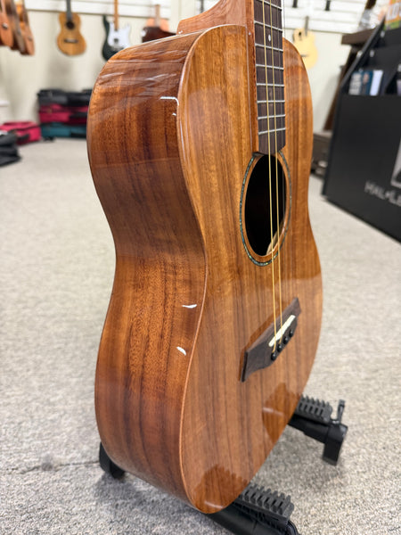 Makaio MKBXS-10 Large Body Steel String Koa Baritone Ukulele w/Case
