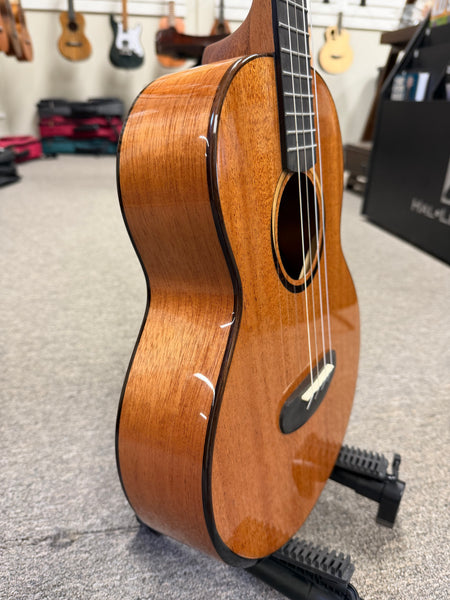 KALA KA-CT-SMH-BG Solid Mahogany Baritone Ukulele w/Case - Contour Series