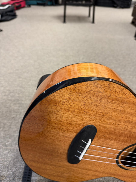 KALA KA-CT-SMH-BG Solid Mahogany Baritone Ukulele w/Case - Contour Series