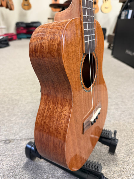 Makaio MMT-10 Mahogany Tenor Ukulele w/Case