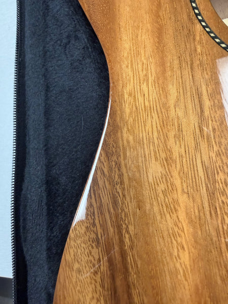 PONO ABD Solid Acacia Deluxe Baritone Ukulele w/Case - Pre Loved