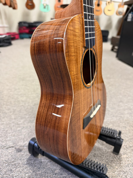 Makaio MKT-10 Koa Tenor Ukulele w/Case