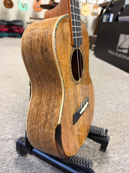 Makaio MSMT-20 Solid Spalted Mango Tenor Ukulele w/Case #1 - Comfort Armrest