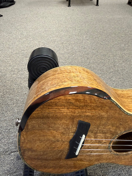 Makaio MSMT-20 Solid Spalted Mango Tenor Ukulele w/Case #1 - Comfort Armrest