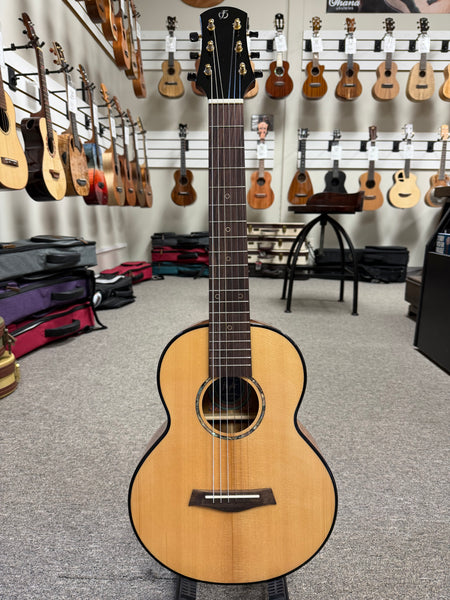 Flight GUT-850 Guitarlele w/Case - Solid Spruce/Acacia Guitalele