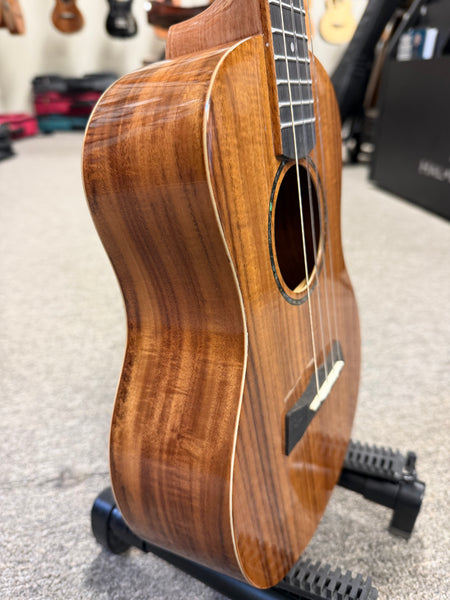 Makaio MKT-10 Koa Tenor Ukulele w/Case