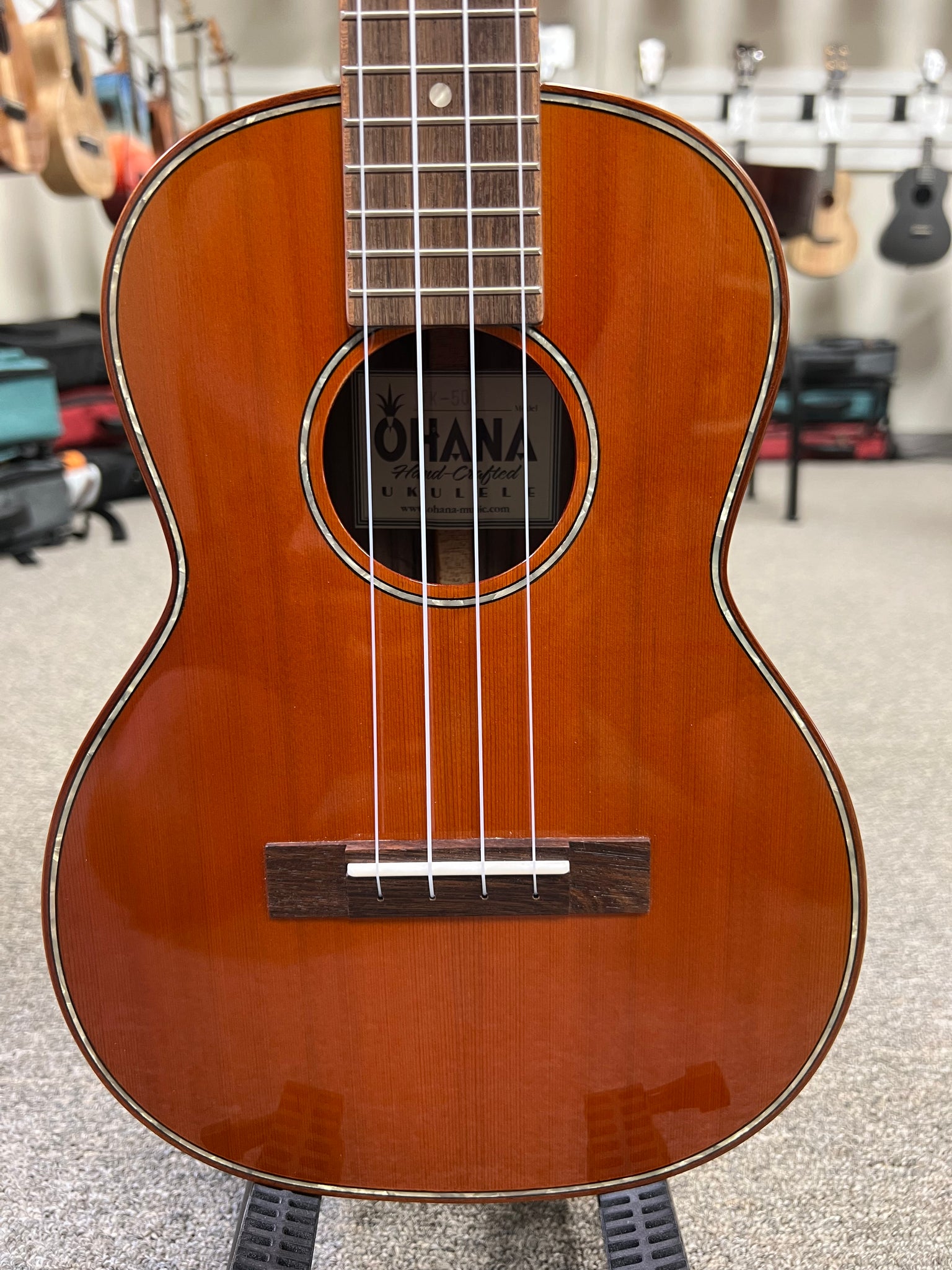 OHANA TK-50G Tenor Ukulele - Solid Cedar/Solid Rosewood