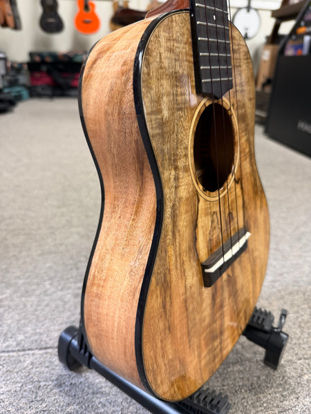 Risa Solid Spalted Mango Tenor Ukulele - Pre Loved -  UKA-MAN-BAT