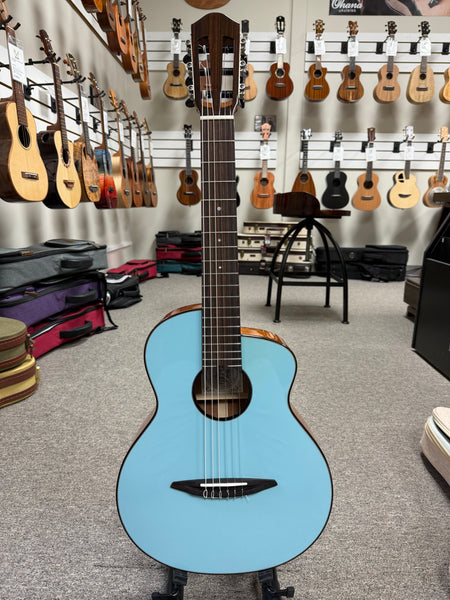aNueNue Nino 520SB Solid Spruce/Mahogany 6 String Baritone Ukulele/Mini Guitar w/Case - Summer Blue