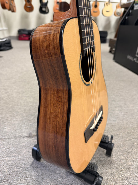 Romero Creations Daniel Ho 6 String Solid Spruce/Phoenix Dreadnought Steel String Baritone Ukulele/Guitar w/Case - RC-DH6DS-SP