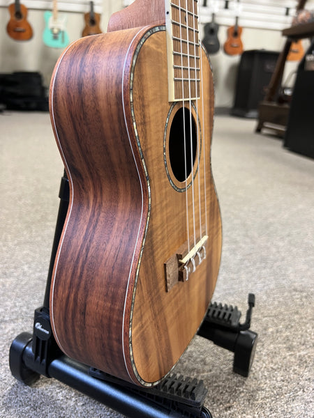 AMAHI UK660C Concert Ukulele w/Case - Koa Wood - UK-660C