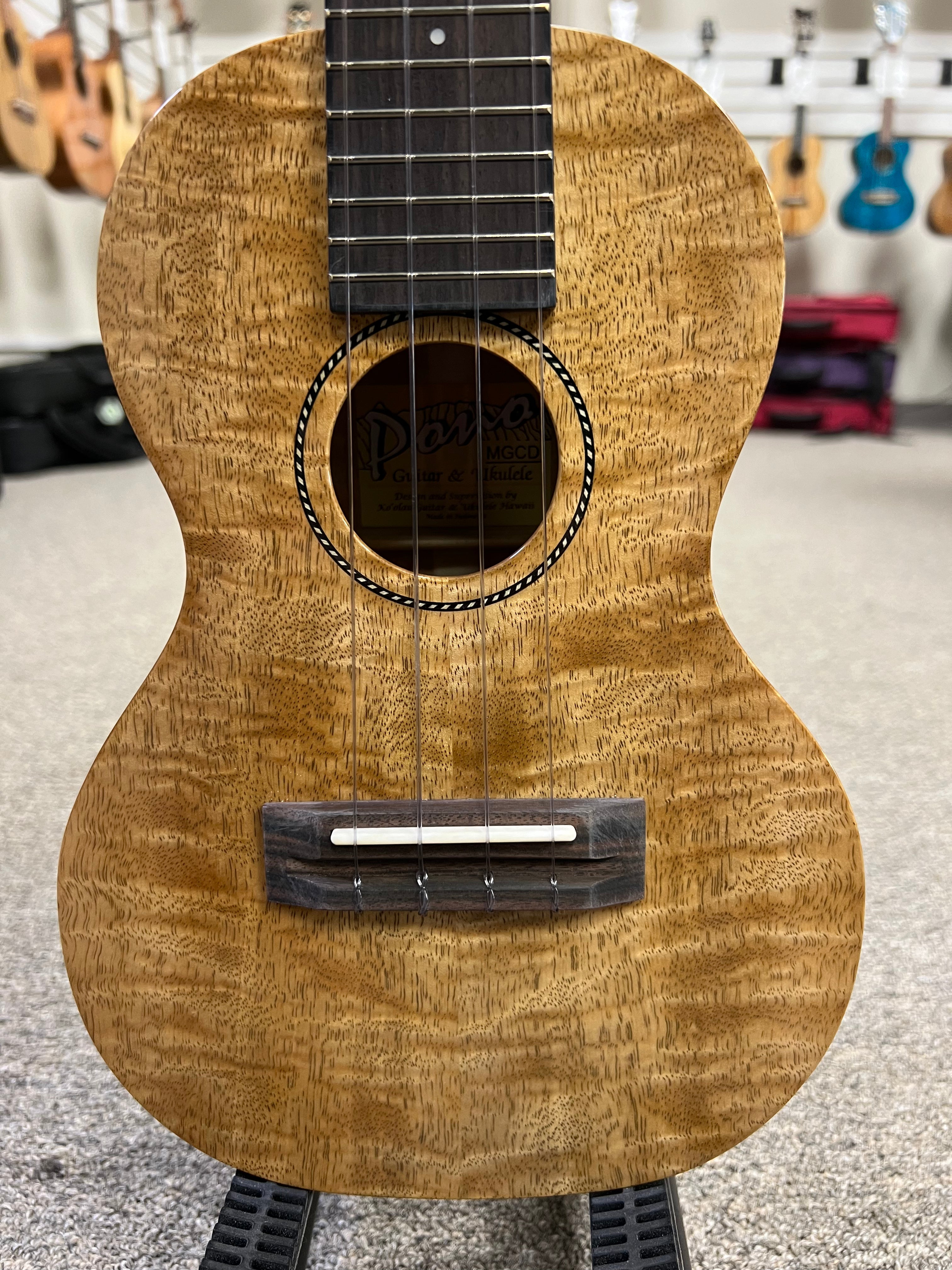 PONO MGCD Solid Mango Deluxe Concert Ukulele