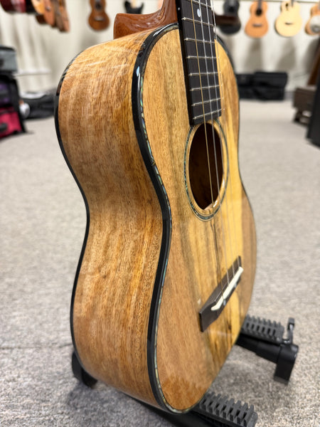 Romero Creations Solid Spalted Mango Signature Replica Tenor Ukulele w/Case - RC-R-MG