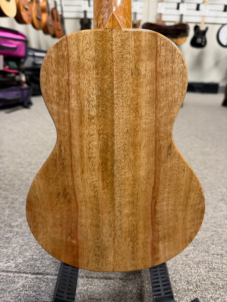 Rebel Creme Brulee Solid Mango Concert Ukulele w/Case - Pre Loved