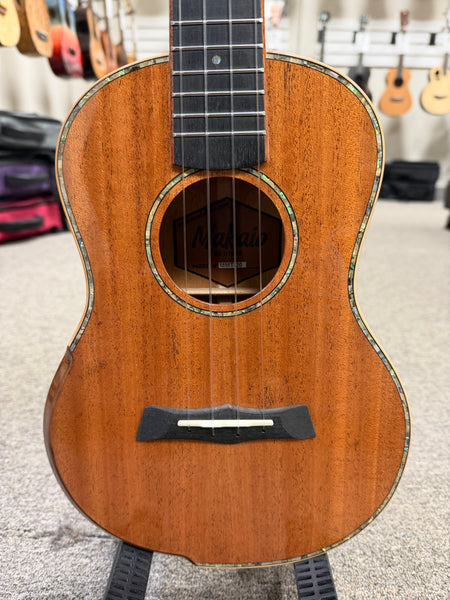 Makaio MMT-20 Solid Mahogany Tenor Ukulele w/Case - B Stock