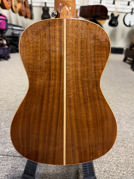 Makaio MKC-20 Solid Koa Concert Ukulele w/Case - Rosewood Comfort Armrest