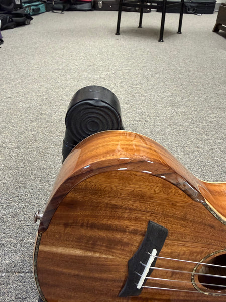 Makaio MKC-20 Solid Koa Concert Ukulele w/Case - Rosewood Comfort Armrest
