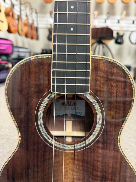 KALA KA-WCW-WAL-T Solid Walnut Tenor Ukulele w/Case - West Coast Woods