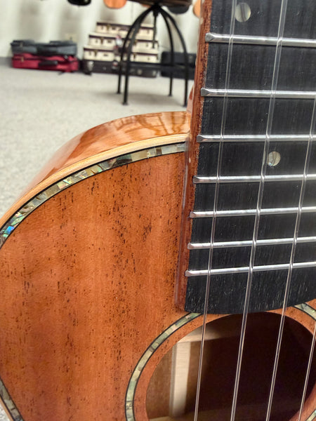 Makaio MMT-20 Solid Mahogany Tenor Ukulele w/Case - B Stock