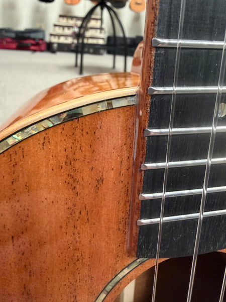 Makaio MMT-20 Solid Mahogany Tenor Ukulele w/Case - B Stock