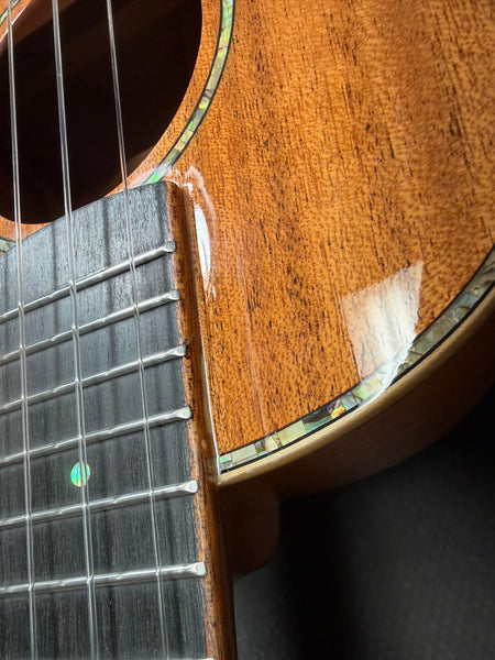 Makaio MMT-20 Solid Mahogany Tenor Ukulele w/Case - B Stock