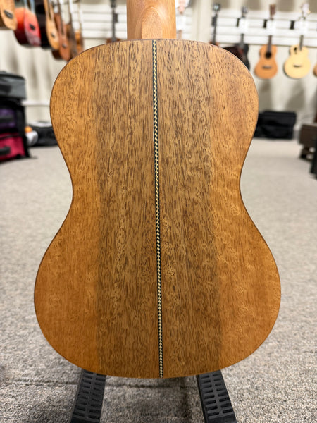 Flight DUC450 Mango Concert Ukulele w/Case