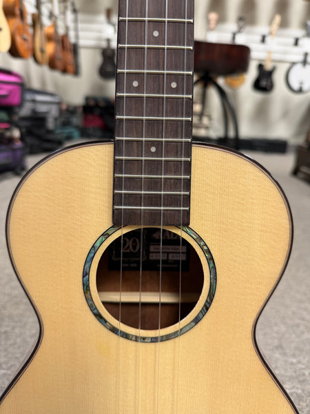 KALA KA-20th-SQS-T Solid Spruce/Quilted Sapele Tenor Ukulele w/Case - 20th Anniversary Limited Edition