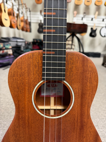 KALA KA-WF-AMHG-B Solid Mahogany Baritone Ukulele w/Case - Waterfall Series