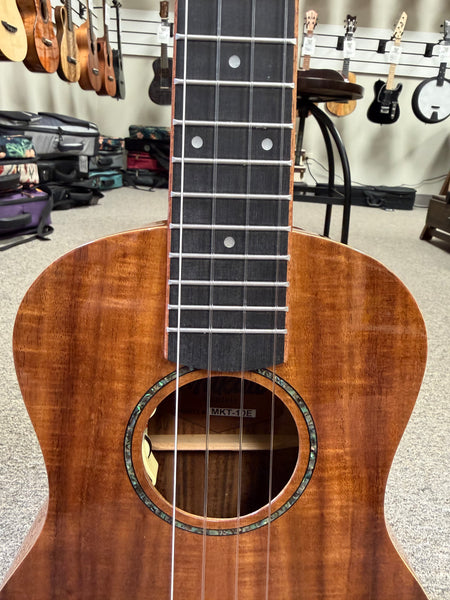Makaio MKT-10E  Koa Tenor Electric Ukulele w/Case