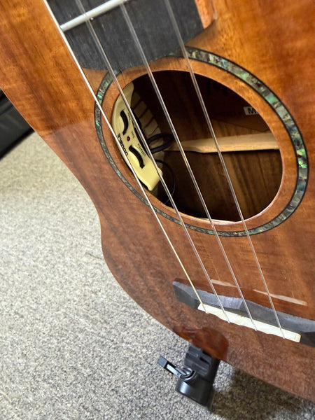 Makaio MKT-10E  Koa Tenor Electric Ukulele w/Case
