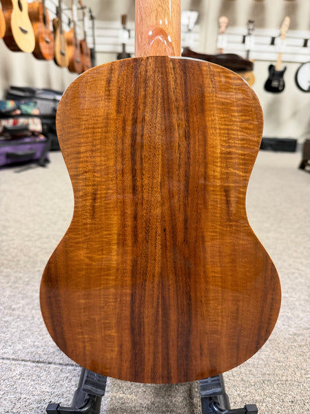 Makaio MKT-10E  Koa Tenor Electric Ukulele w/Case
