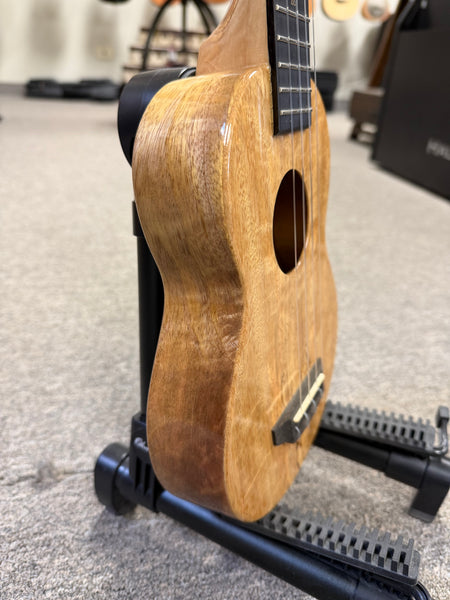 Rebel Creme Brulee Solid Mango Soprano Ukulele w/Case - B Stock