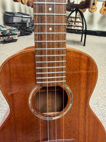 aNueNue AKK2 Solid Koa Concert Ukulele w/Case - Pre Loved