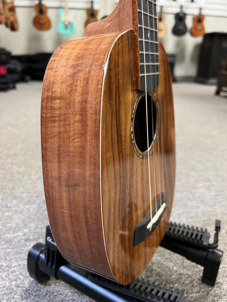 Makaio MKTP-10 Koa Pineapple Concert Long Neck Ukulele w/Case