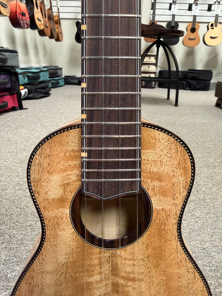 Oli X1-SMG Solid Mango Soprano Ukulele w/Case