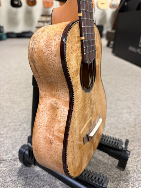 Oli X1-SMG Solid Mango Soprano Ukulele w/Case