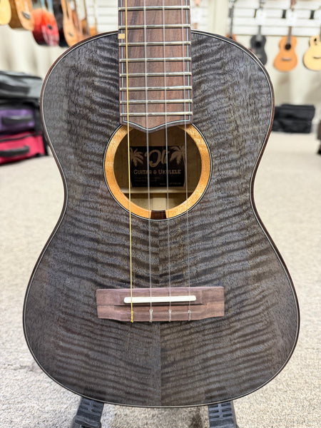 Oli L1SP-TMG-BK Solid Mango Tenor Ukulele w/Case - Black