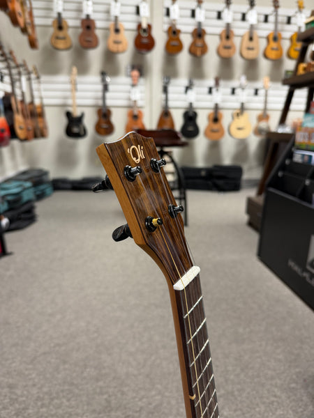 Oli L1SP-TMG-BK Solid Mango Tenor Ukulele w/Case - Black